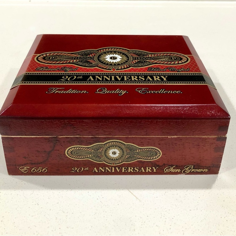 Empty Perdomo 20th Anniversary Epicure Sun Grown Hinged Lid Wooden Cigar Box